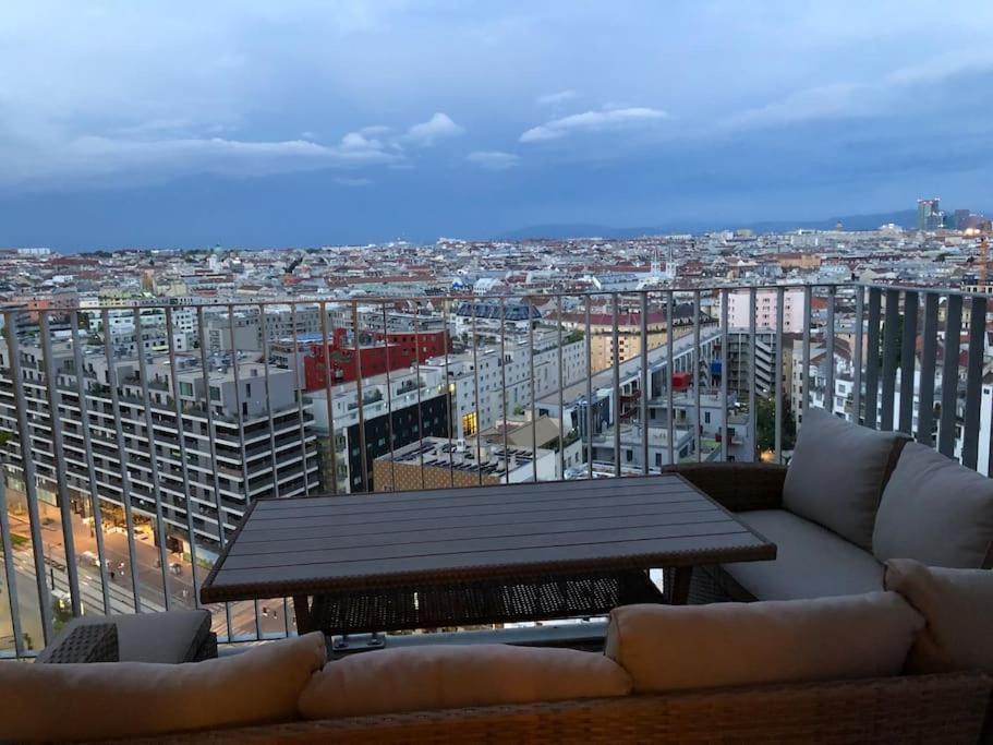 Stunning View Over Vienna In City Center Apartment Luaran gambar